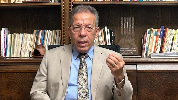 الدكتور أسامة عبد الحي، نقيب الأطباء