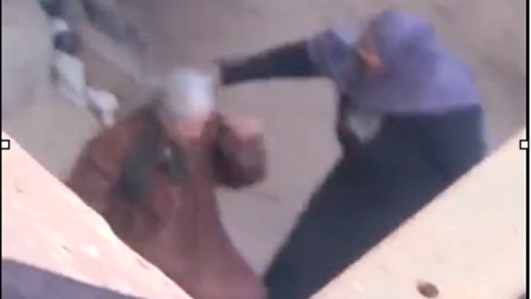 تعذيب مسنة على يد ابنتها بالشرقية