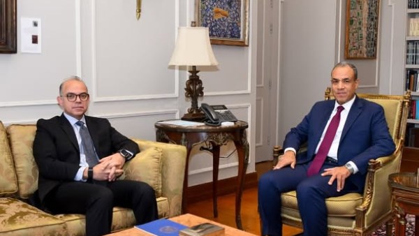  وزير الخارجية