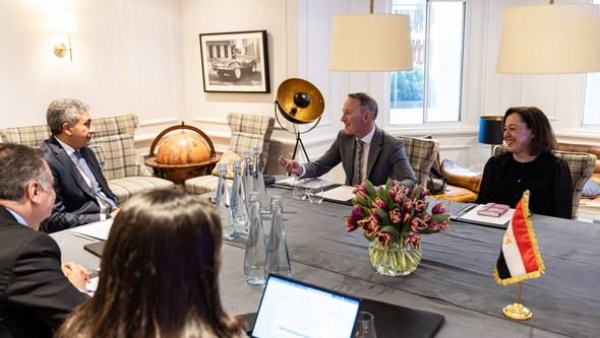 اجتماع وزير السياحة