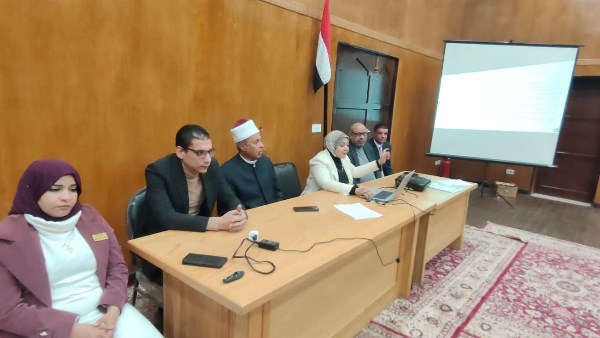 ندوة عن التامين الصحي بالاقصر 