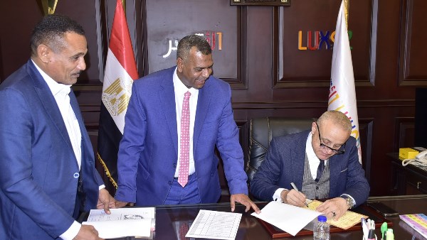 محافظ الأقصر يعتمد نتيجه الشهاده الاعداديه 