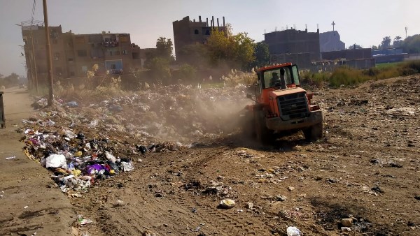 استمرار عمليات رفع التراكمات والنظافة بمدينة الأقصر 