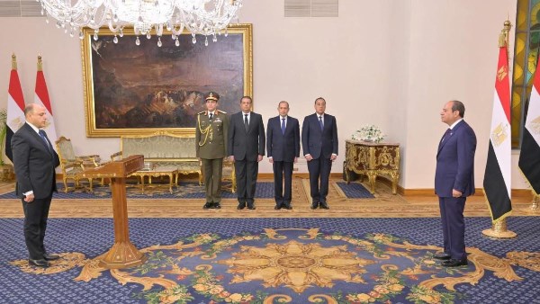 محافظ الغربية الجديد أثناء أداءه اليمين الدستوريه