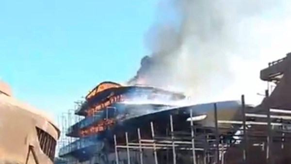 حريق يخت في رشيد 