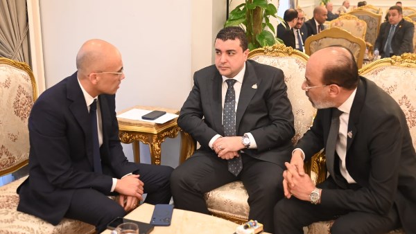 قبل انطلاق جلسة التعديل الوزاري