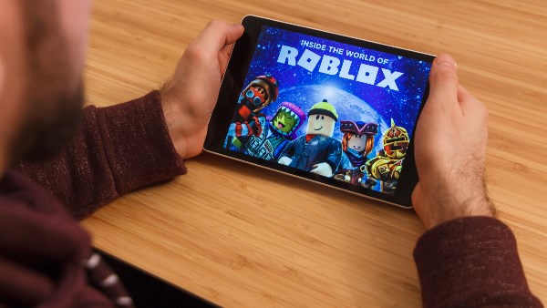 لجنة التعليم بالشيوخ تقترح تقييد منصة روبلوكس لحماية القيم الأخلاقية 