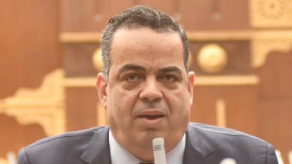 النائب عصام هلال يطالب الحكومة بخطة لتنظيم استخدام الأطفال للهواتف 