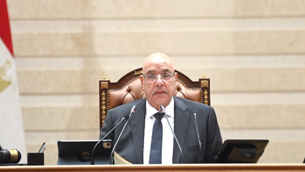 رئيس النواب :منع استخدام المحمول خلال الجلسة العامة
