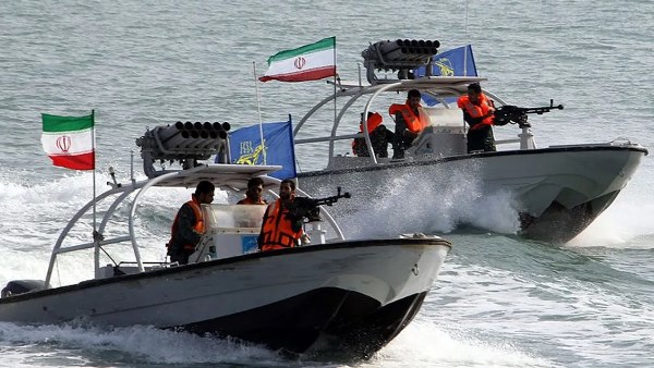 طهران لا تتراجع.. إيران تحتجز سفينتين بالخليج العربي تحملان وقود مهرب