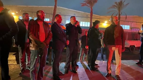 محافظ الجيزة يتابع حريق بمصنع أخشاب في 6 أكتوبر