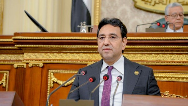 النائب أيمن محسب يطالب الحكومة بتنظيم أوضاع الباعة الجائلين 