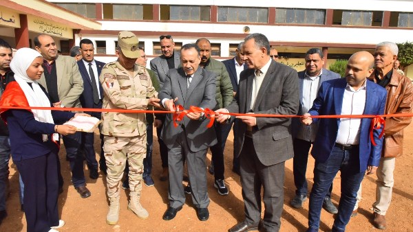 محافظ أسيوط يفتتح معرض منتجات المدارس الزراعية