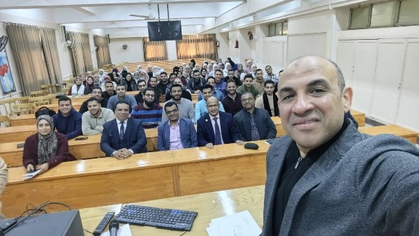 فعاليات اليوم العلمي لأطباء الامتياز والأطباء الجدد