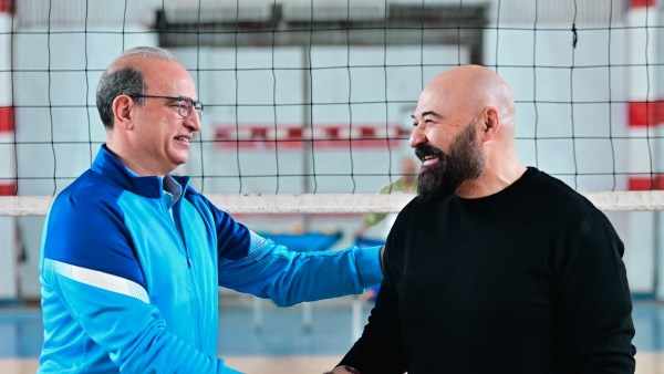 تكريم حسام عبدالعزيز في طائرة الزمالك