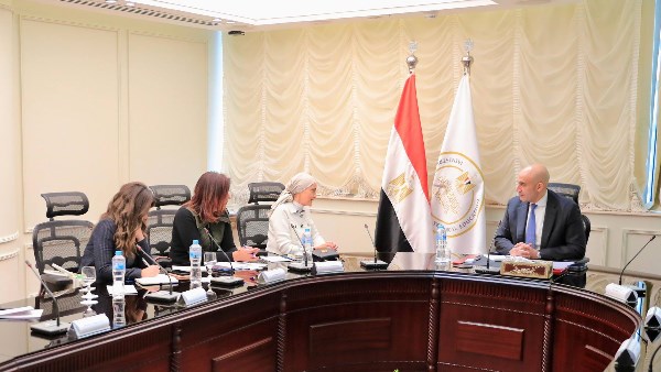 وزير التربية والتعليم يلتقي ممثلة برنامج الأغذية العالمي لتعزيز التغذية المدرسية