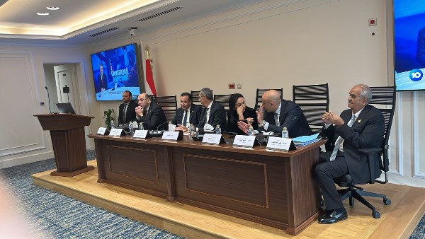 لجنة الاتصالات بالنواب تستعرض محتوى مرئي عن مخاطر لعبة «روبلوكس» على الأطفال