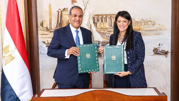 وزارتا التخطيط والخارجية تطلقان مشروع المراكز التكنولوجية المتنقلة لتقديم خدمات التصديق القنصلي 