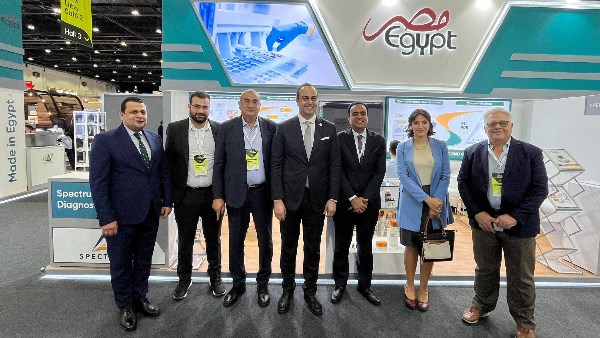 رئيس هيئة الرعاية الصحية يختتم مشاركته في WHX 2026 بتفقد الجناح المصري