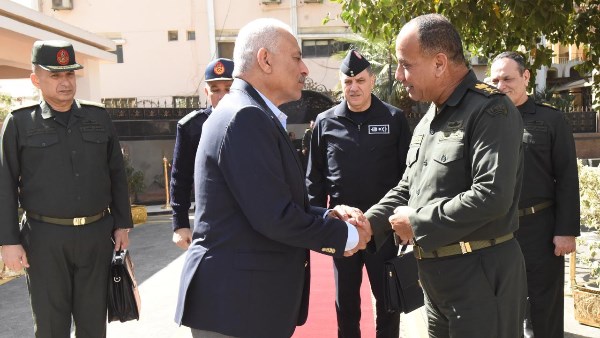 القوات المسلحة تُجري مراسم تسليم وتسلم القيادة في تقليد عسكري أصيل للوفاء بالمهام والمسئوليات 