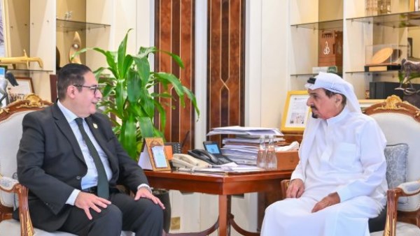 حاكم عجمان يستقبل رئيس جامعة القاهرة لبحث تعزيز التعاون العلمي والأكاديمي