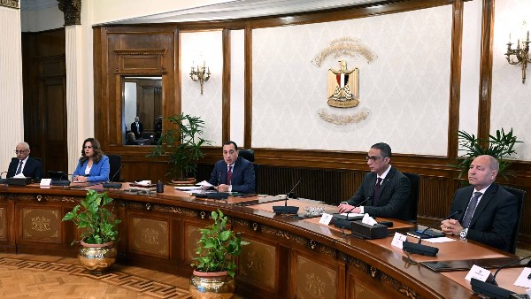 جانب من الاجتماع الأول لمجلس المحافظين بعد تشكيله الجديد