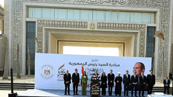 رئيس الوزراء يعلن إطلاق المبادرة الرئاسية "أبواب الخير" لدعم الأسر الأولى بالرعاية 