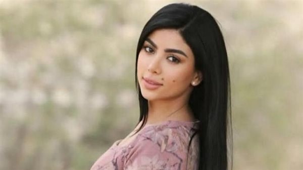 كارولين عزمي 