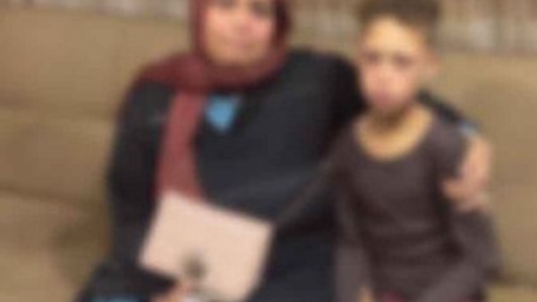 خلافات أسرية تدفع طفلًا للتسول بالقاهرة.. والأمن يعيده لوالدته