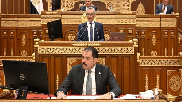 وزير شؤون المجالس النيابية في أول ظهور له بالشيوخ: سنواصل مد جسور التعاون بين الحكومة والبرلمان 