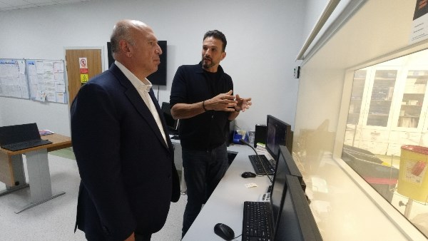 الدكتور أحمد هيكل يزور مستشفى الناس