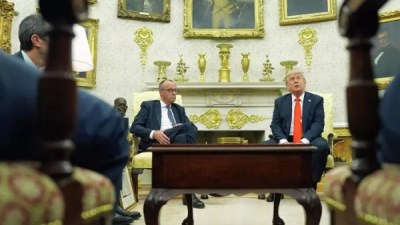 ترامب خلال لقائه بالمستشار الألماني: لدينا الجيش الأقوى ودمرنا كل شيء بإيران 