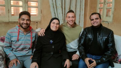 الأم المثالية وأسرتها مع مراسل موقع بصراحة