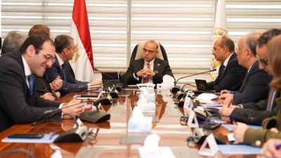 وزير الاستثمار يبحث تطورات أول منطقة حرة لإنتاج الصوديوم ومشتقاته في مصر