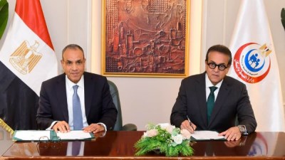 وزيرا الخارجية والصحة يوقعان بروتوكول  “علاجك في مصر”