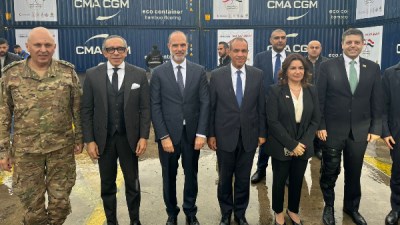 وزير الخارجية المصري يسلم 1000 طن مساعدات إغاثية للبنان