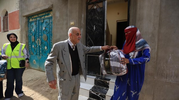 جمعية البنك الأهلي المصري للأعمال الخيرية تطلق مبادرة لتوزيع 1000 بطانية بمحافظة الفيوم