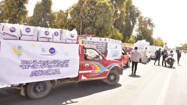 محافظ الأقصر يشهد توزيع 3000 كرتونة غذائية