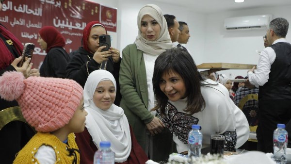 عضو بالتحالف الوطني يستضيف بطلات التعافي من السرطان في حفل إفطار رمضاني