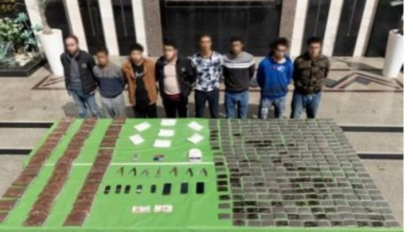 مقتل عنصرين جنائيين في تبادل إطلاق النيران مع قوات الشرطة بسوهاج