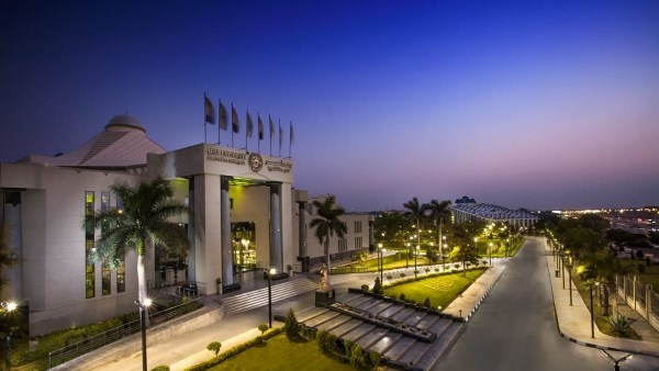جامعة مصر للعلوم والتكنولوجيا