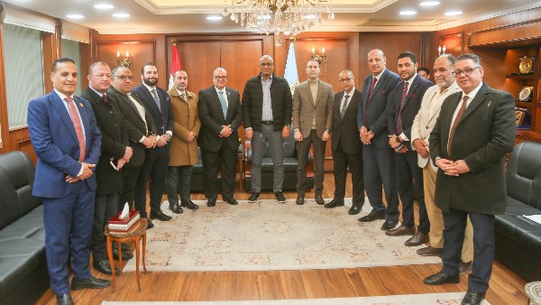 محافظ كفرالشيخ يبحث مع وفد نقابة المحامين تعزيز التنمية وترسيخ سيادة القانون