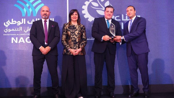 استلام الجائزة