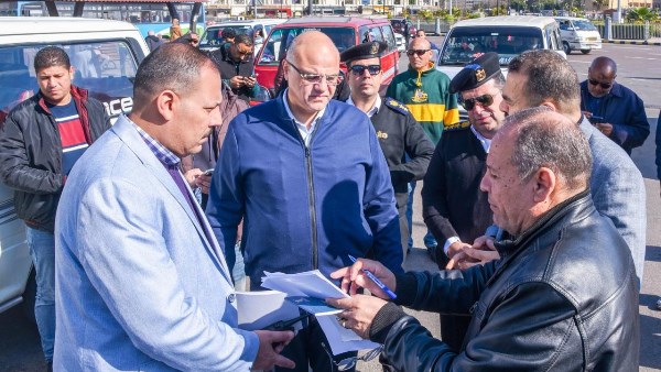 جانب من جولة المحافظ 