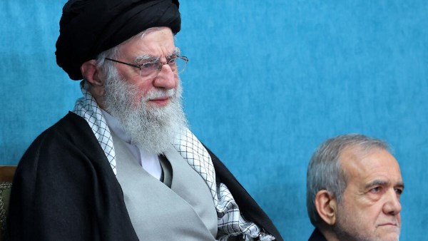  مقتل المرشد الإيراني علي خامنئي