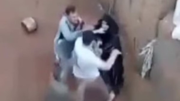 الاعتداء علي سيدة من جيرانها في الشرقية