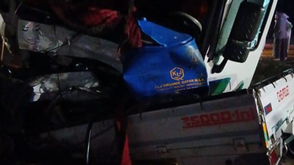  تصادم سيارتين على طريق إدفو - مرسى علم