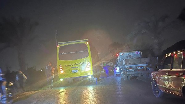 حادث تصادم بين سيارة نصف نقل و3 دراجات نارية