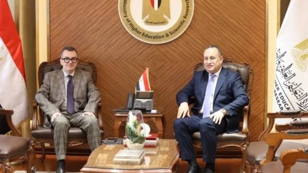 وزير التعليم العالي والبحث العلمي