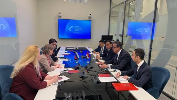 وزير الصحة خلال اللقاء